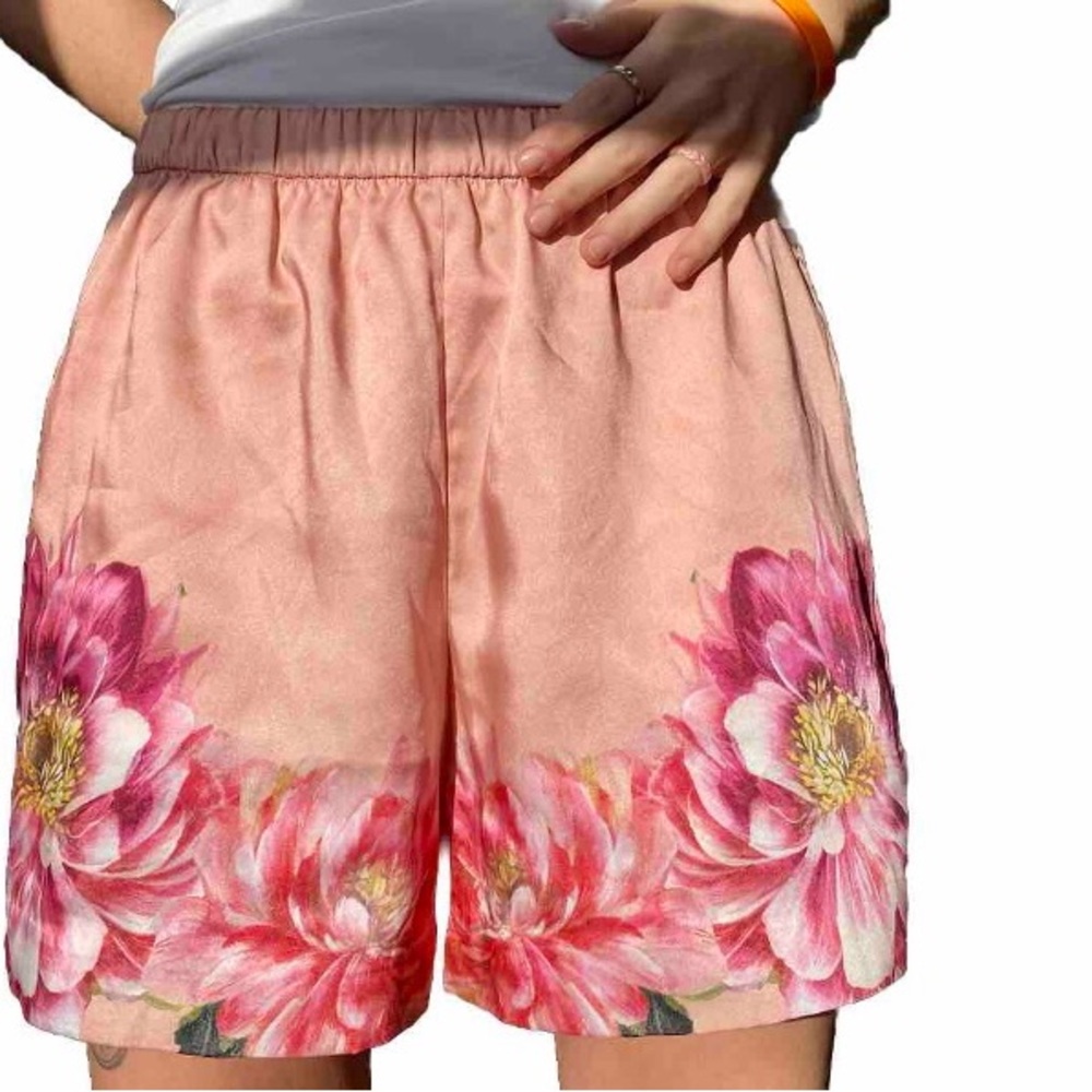 NWT 🌸Pink Floral Shorts